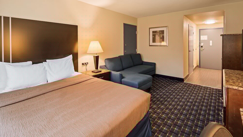 Best Western Plus Reading Inn & Suites 14/37