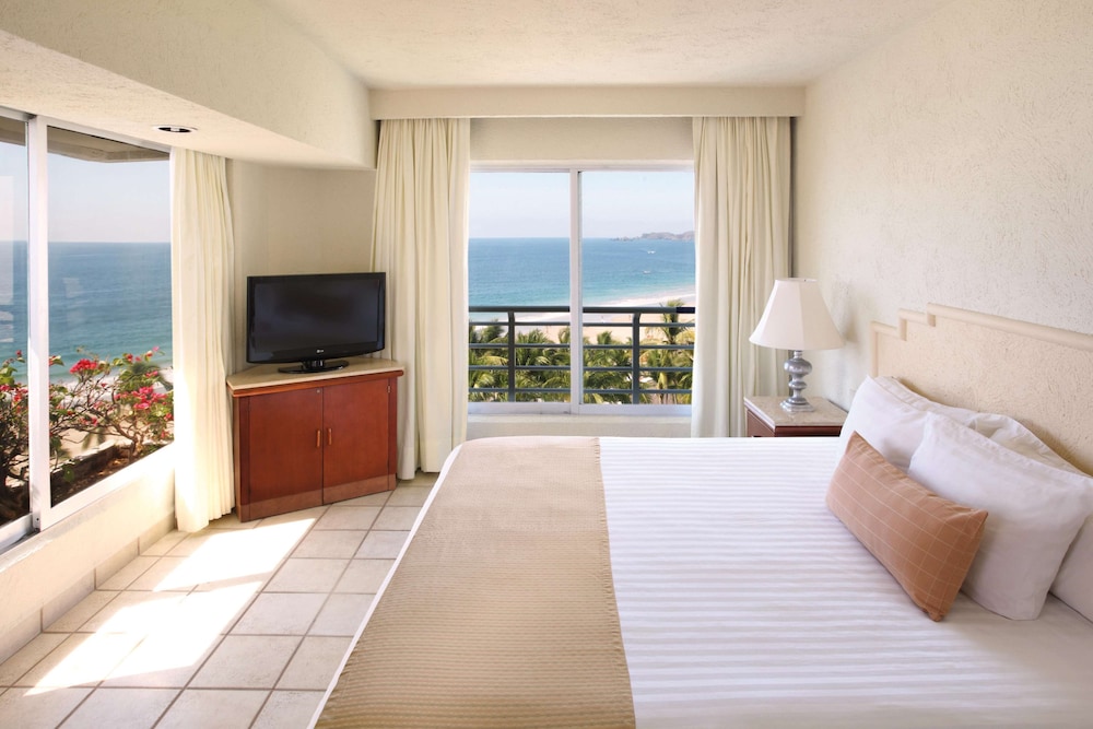 Emporio Ixtapa 10/50