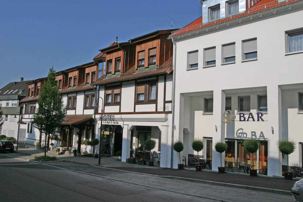 Hotel & Restaurant Goldener Pflug 74/77
