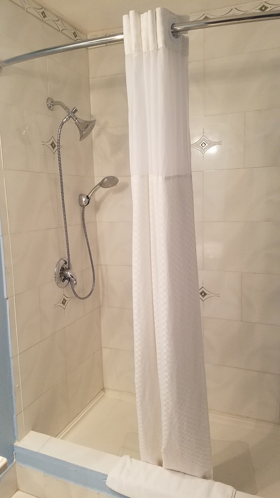 Quality Inn Portland Airport PDX OR 33/34