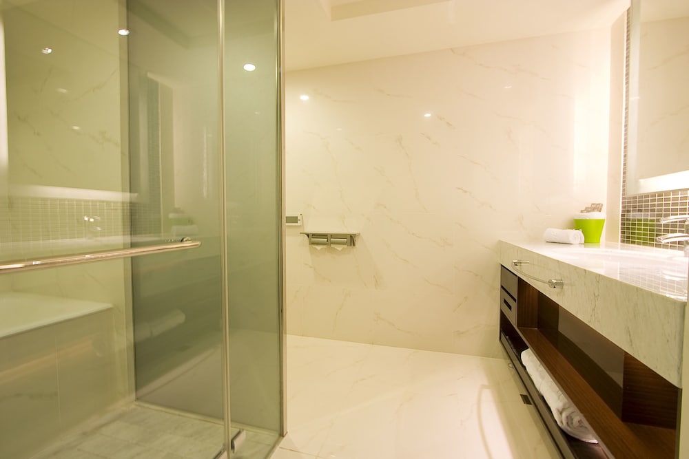 S Aura Hotel 49/50