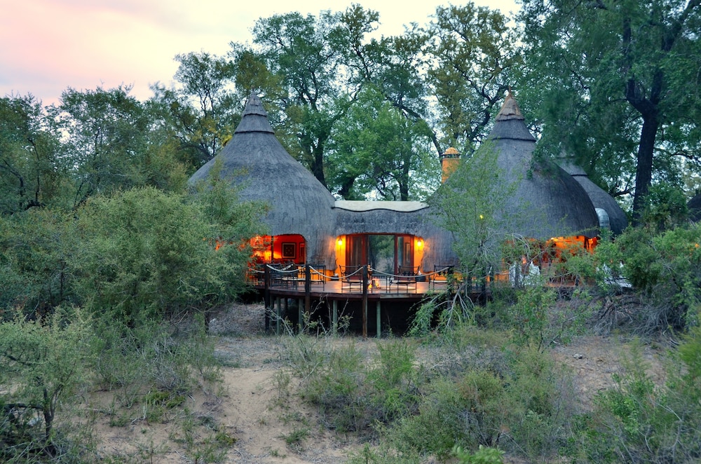 Hoyo-Hoyo Tsonga Lodge 66/68