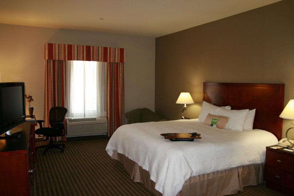 Hampton Inn Visalia 25/47