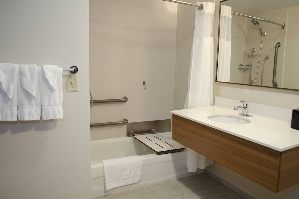 Fairfield Inn Suites Hazleton 11/52