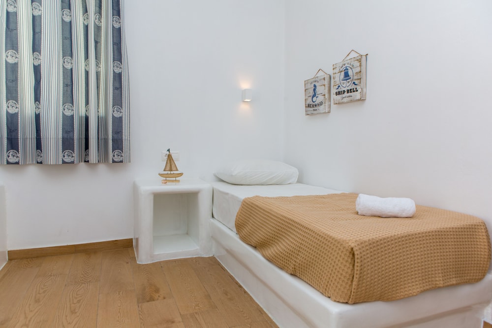 2 BEDROOMS, FAMILY, STUDIO, SUITE