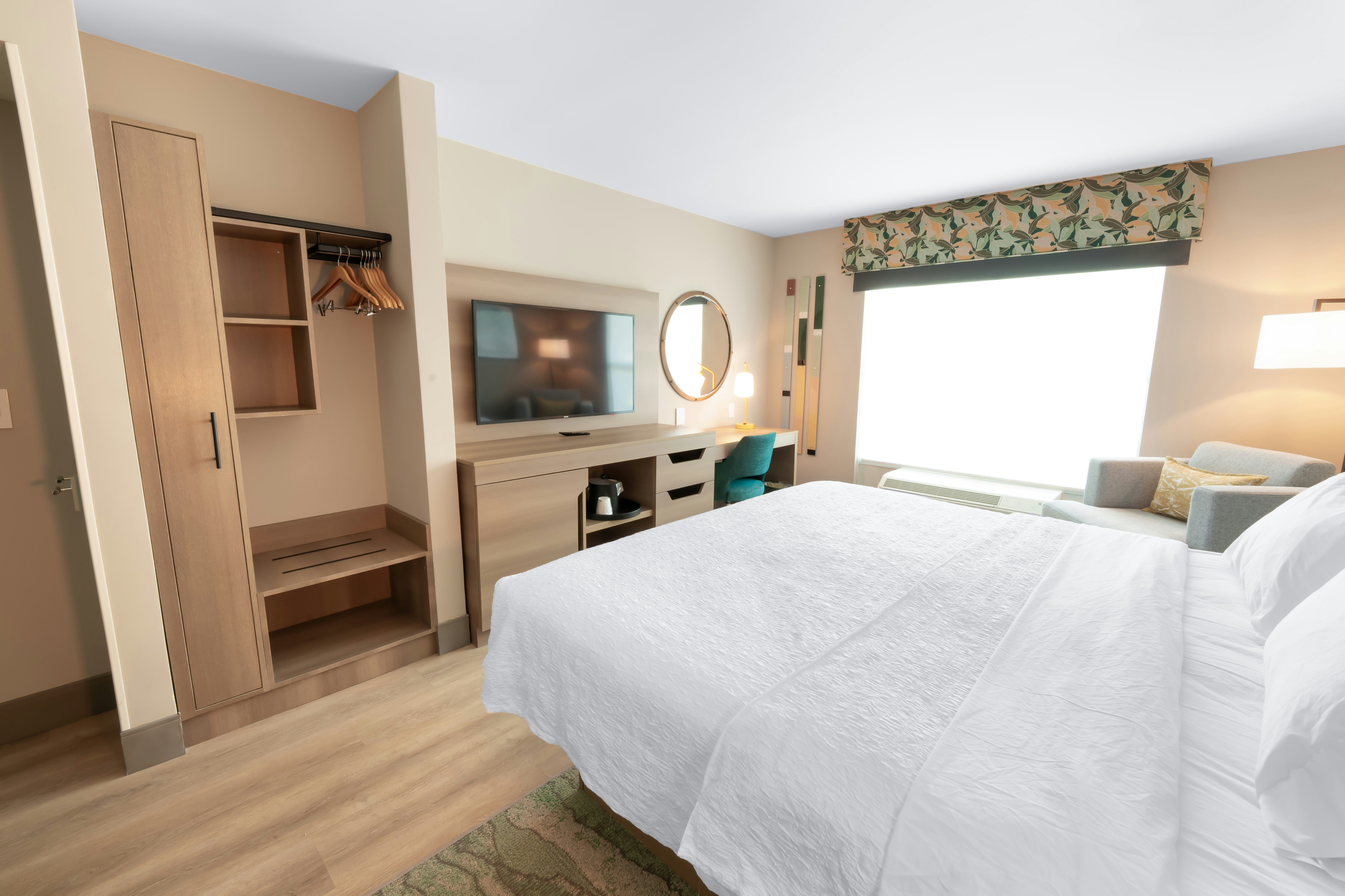 ROOM, KING BED