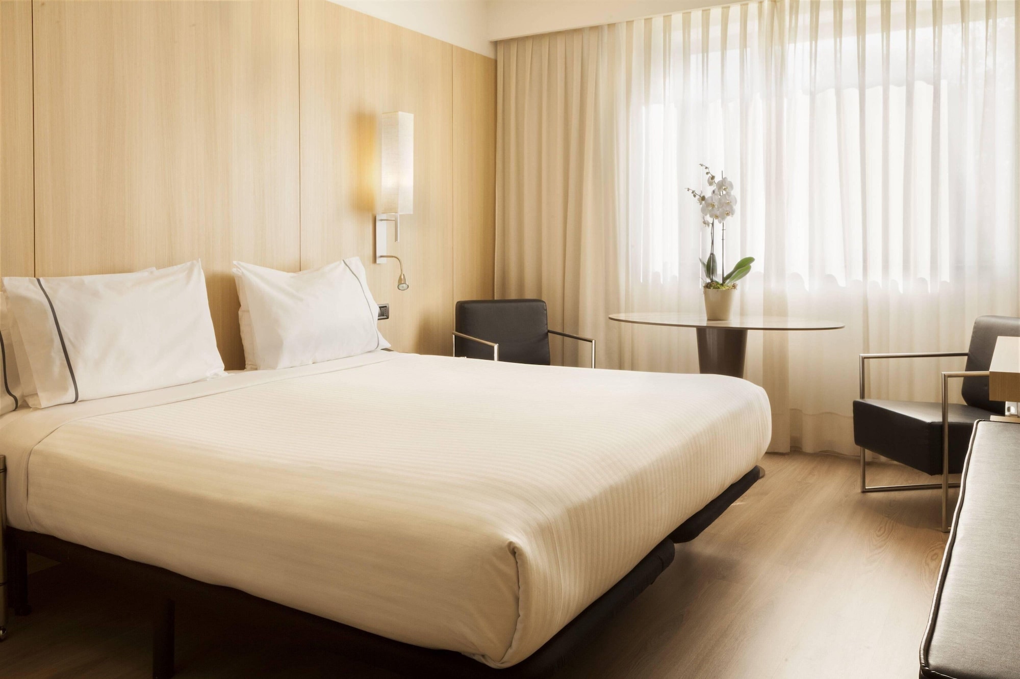 STANDARD, QUEEN BED