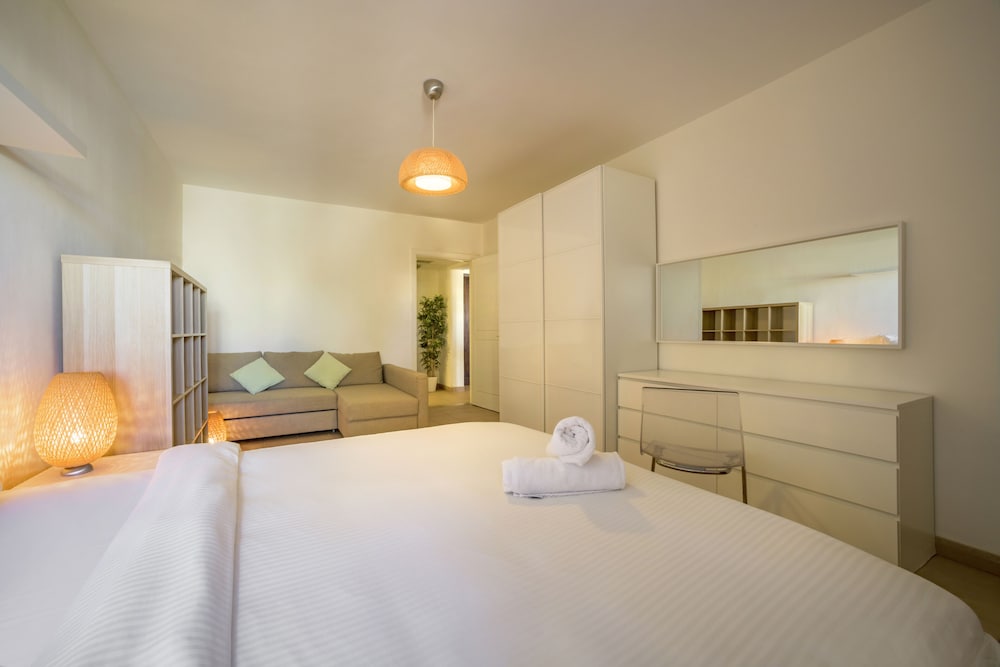 1 BEDROOM, PREMIER, APARTMENT