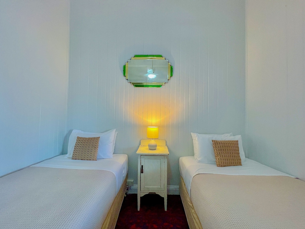 Ulmarra Hotel 20/38