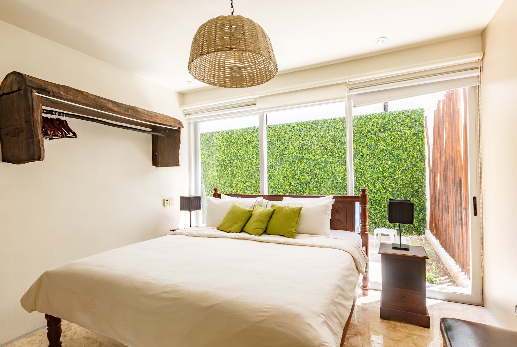 3 BEDROOMS, LUXURY, APARTMENT