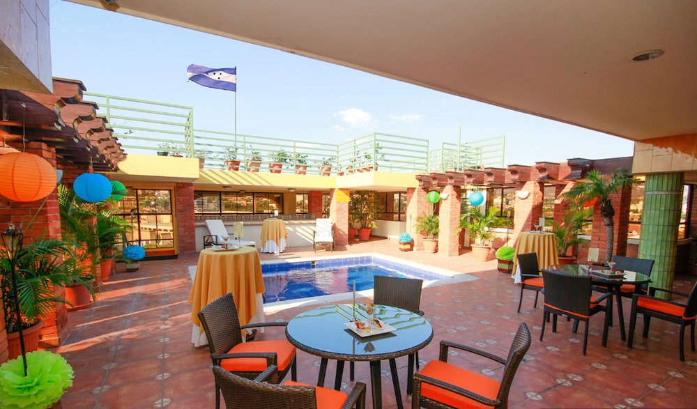 Florencia Plaza Hotel 37/41