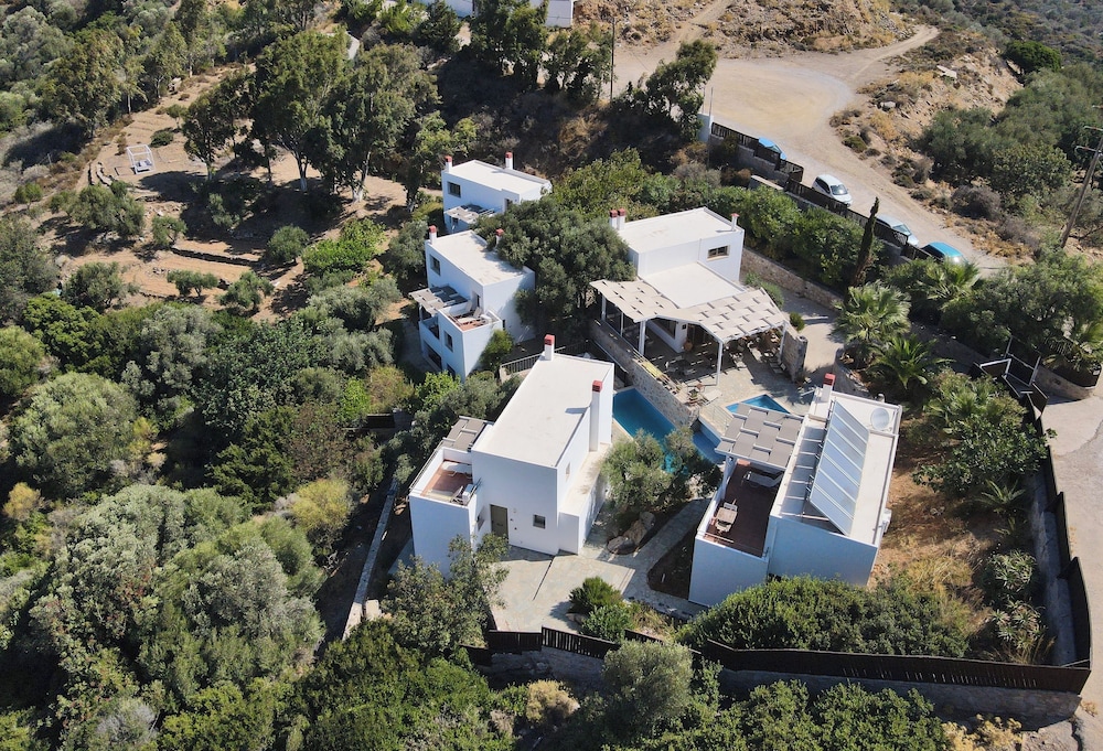 Mourtzanakis Residence 53/60
