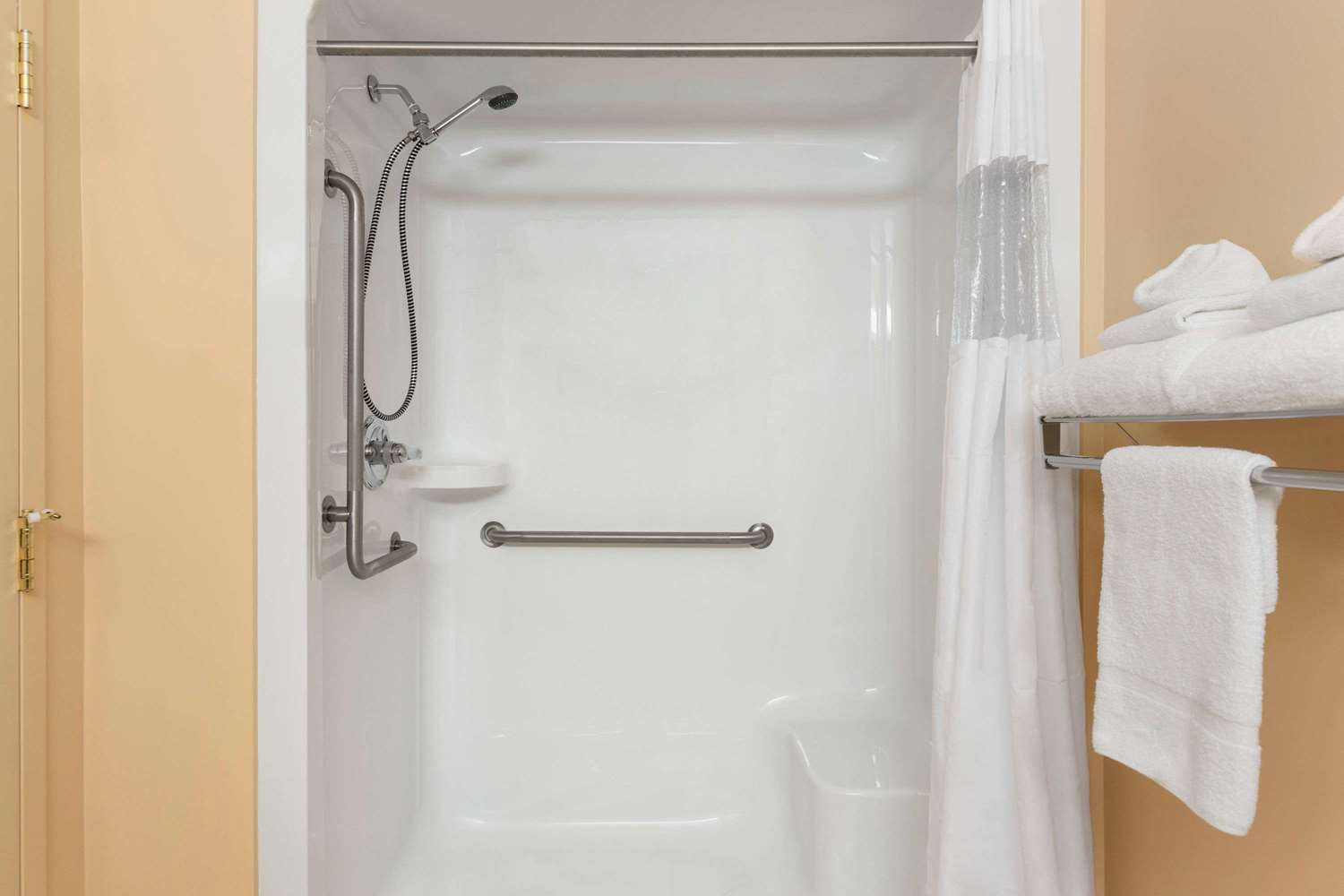 Days Inn by Wyndham Oromocto Conference Centre 12/12