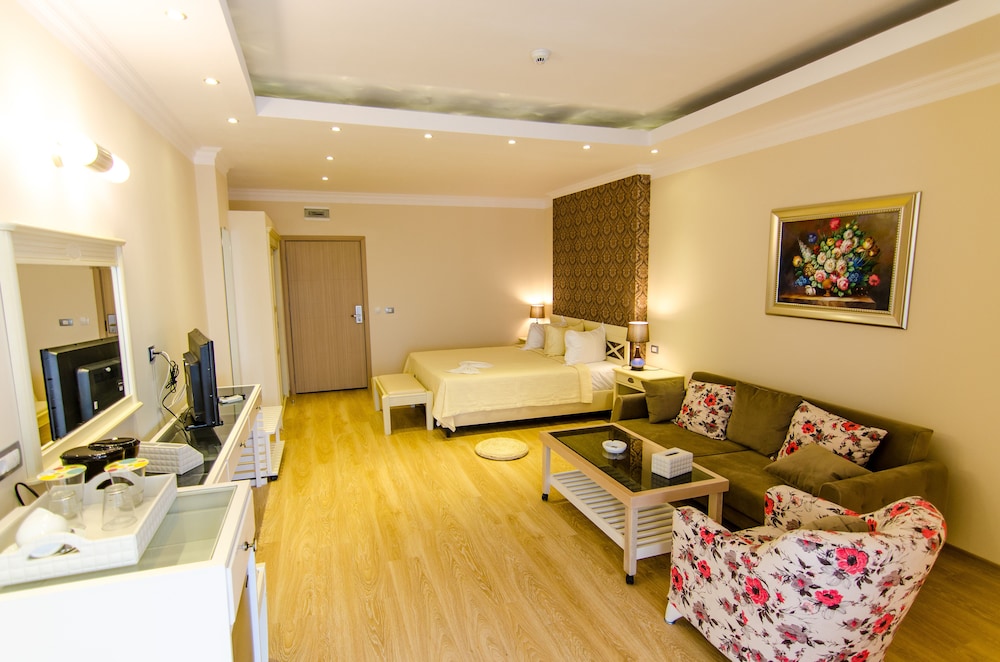 Phoenicia Luxury 32/55