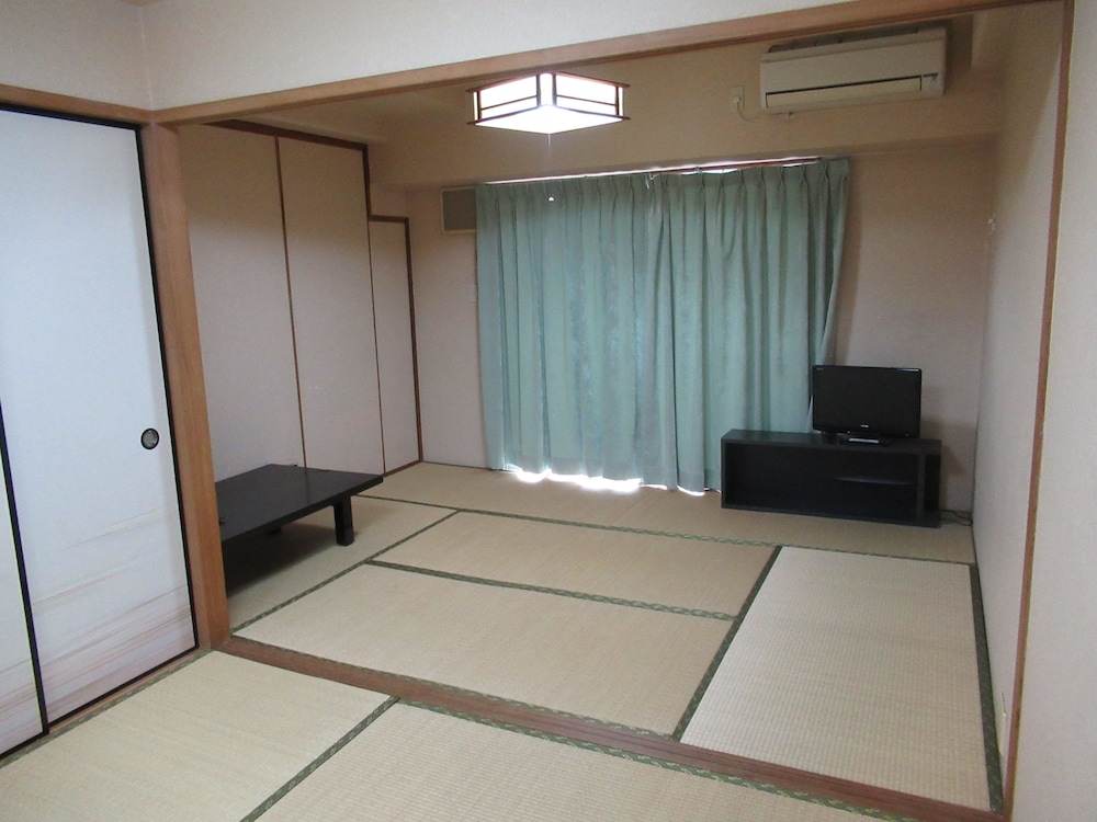 Tsurusaki Hotel 5/50