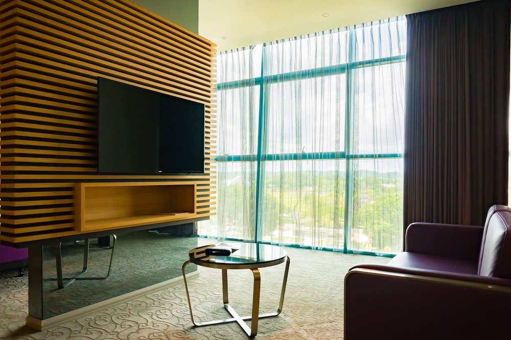 Greens Hotel And Suites 54/65