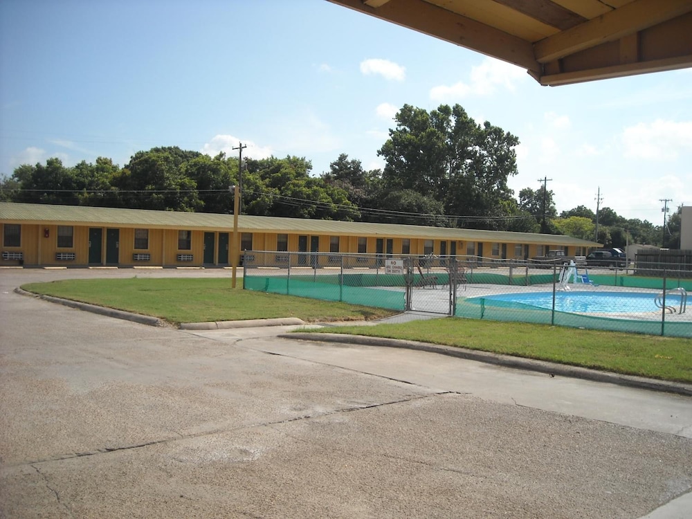 Tropicana Motel 5/28