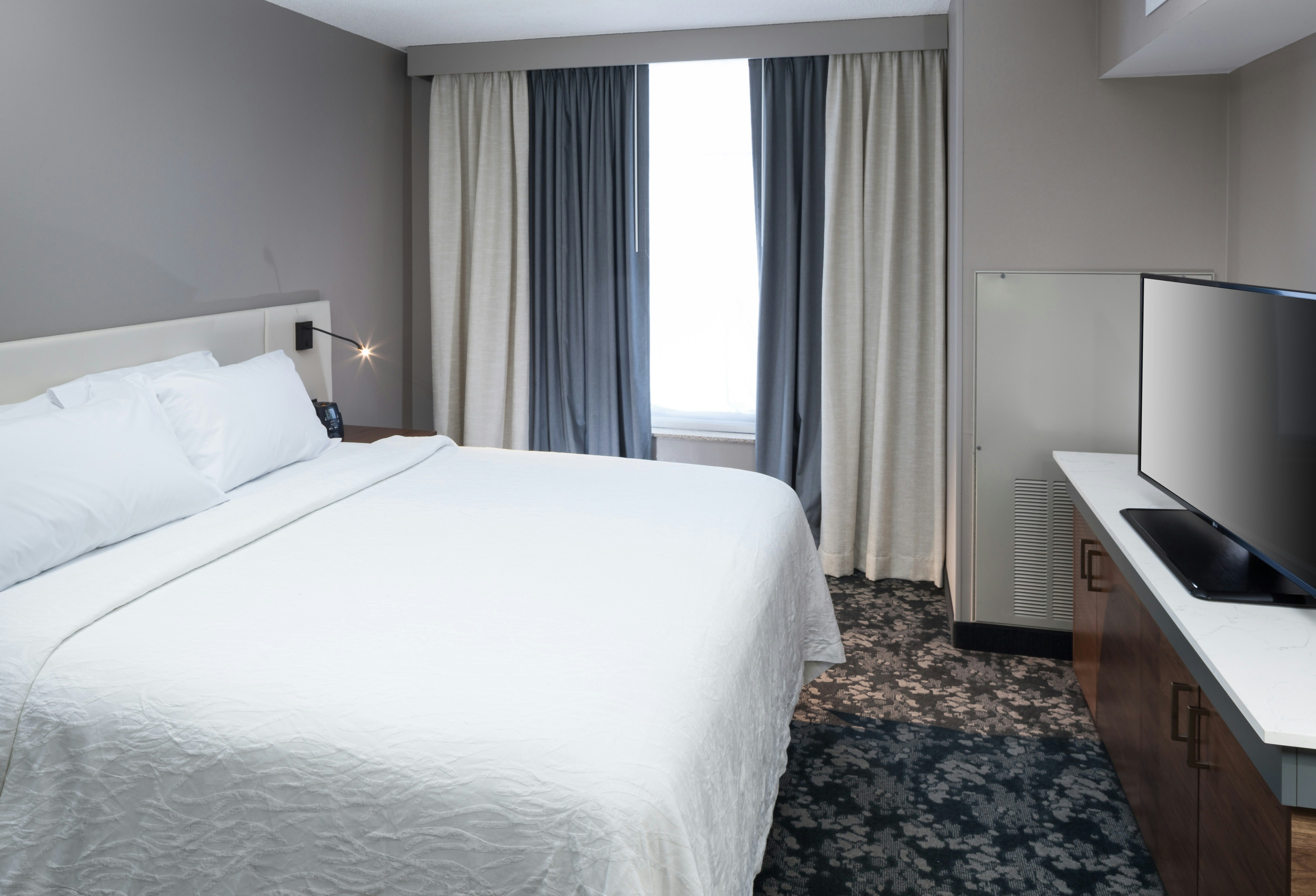 JUNIOR SUITE, KING BED