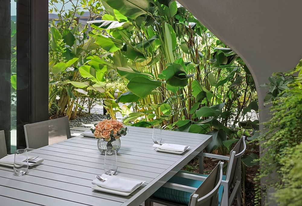 Dusit Thani Laguna Singapore 45/65