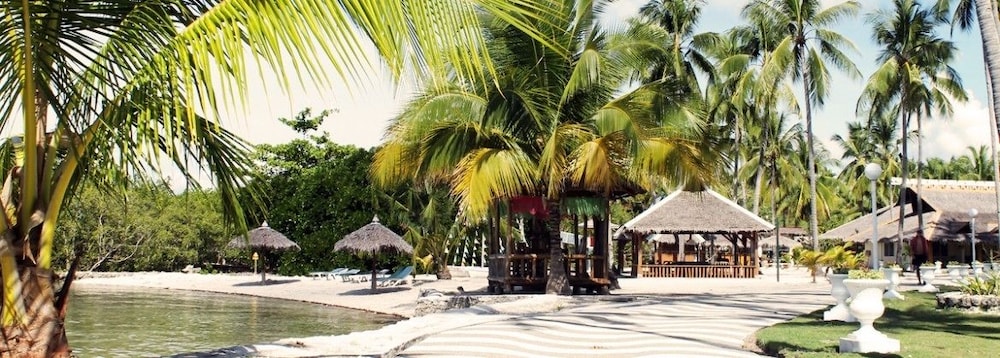 Whispering Palms Island Resort 5/40