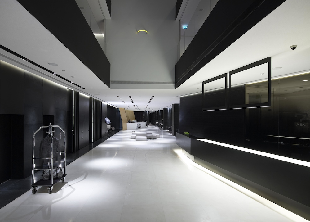 Lobby at The Met Hotel, a Member of Design Hotels, THESSALONIKI