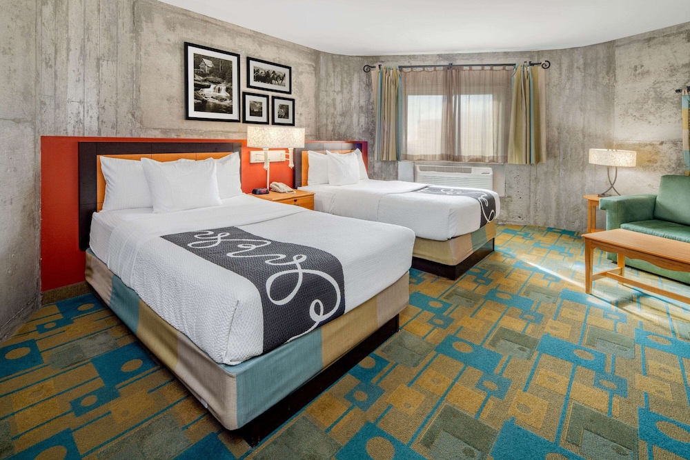 La Quinta Inn & Suites by Wyndham Irvine Spectrum 24/49