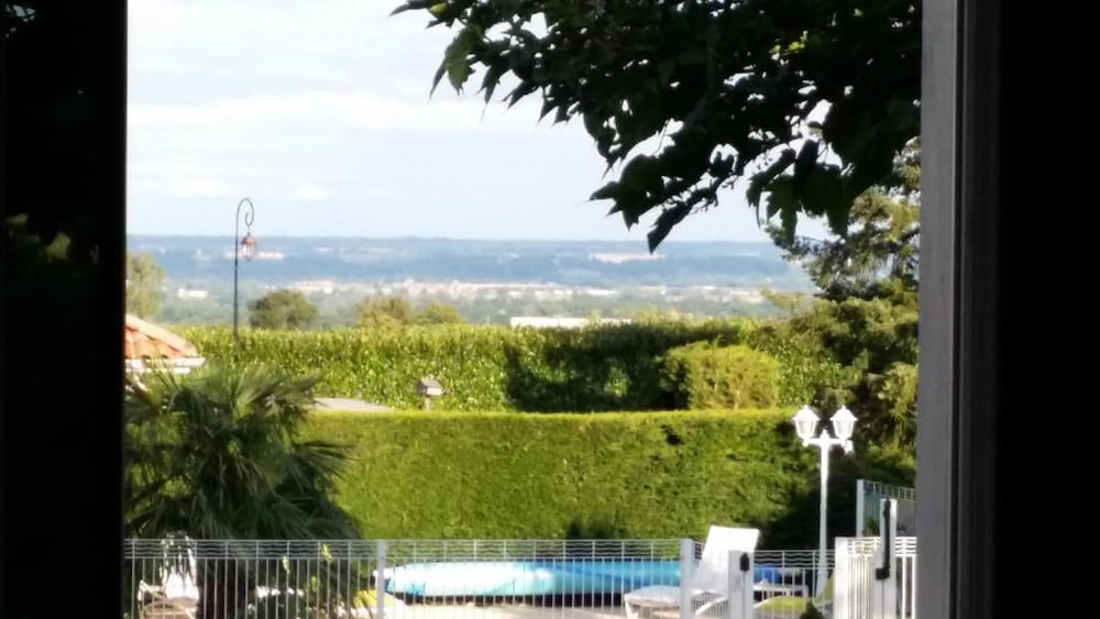 Hotel Des Grands Vins 54/62