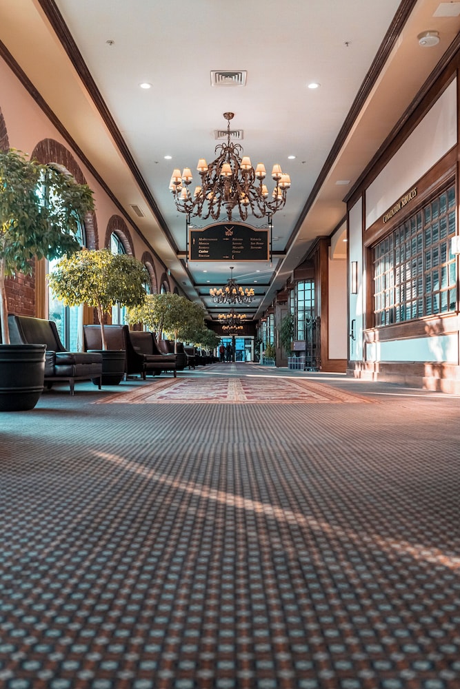 Red Deer Resort & Casino 64/72
