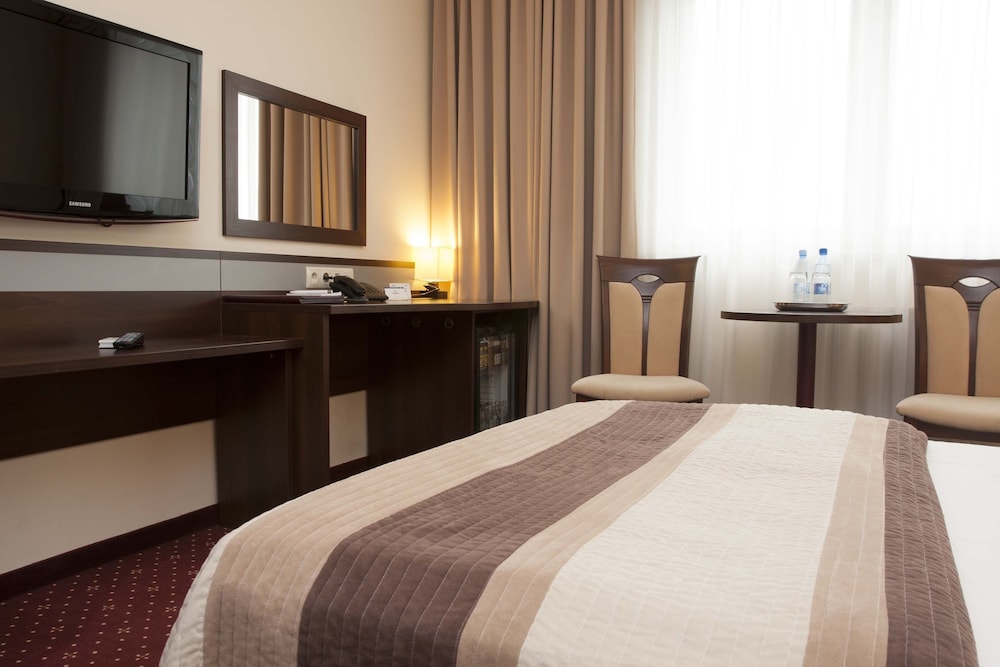 Amber Hotel 14/65