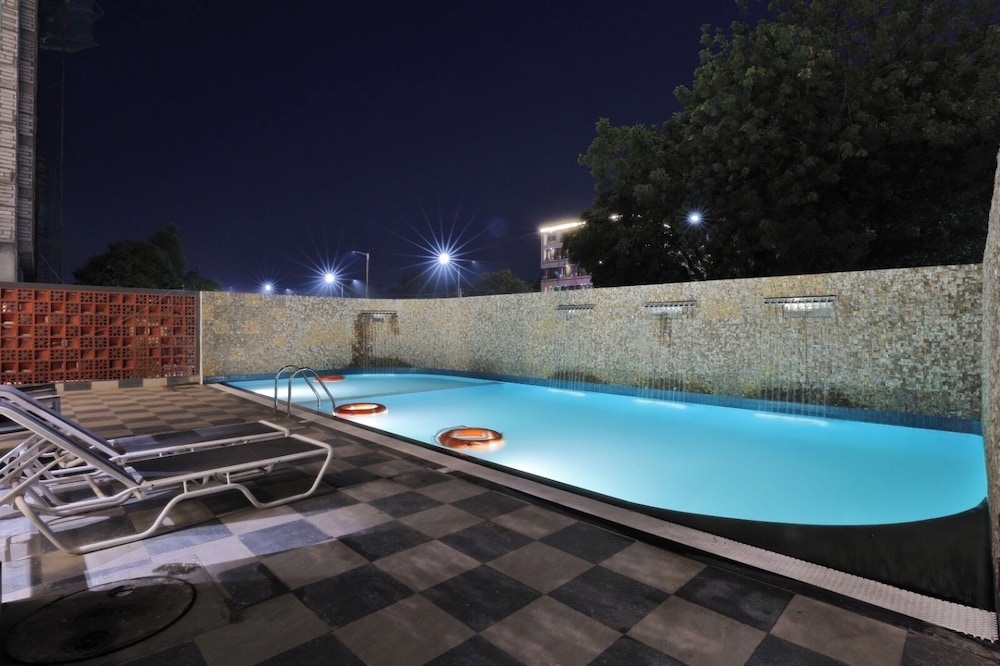 Hotel Empyrean 32/49