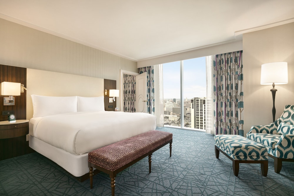 Fairmont Austin 30/72