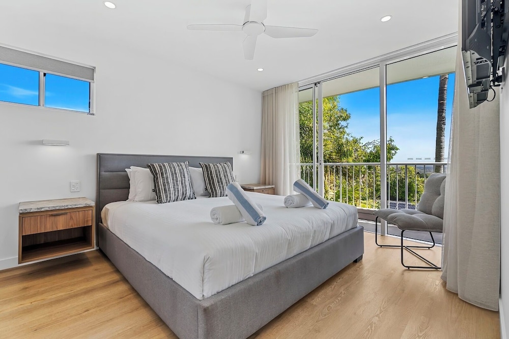 3 BEDROOMS, PREMIUM, APARTMENT, MOUNTAIN VIEW, TERRACE