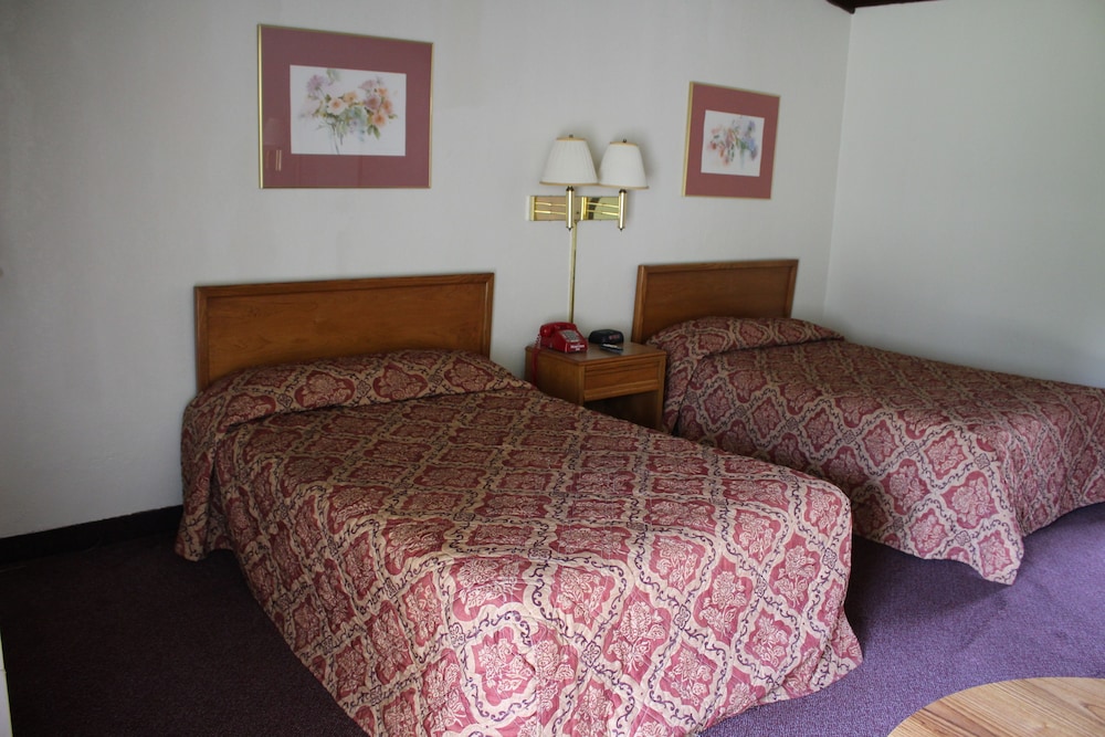 Hometown Inn Staunton VA near Hwy 11 37/50