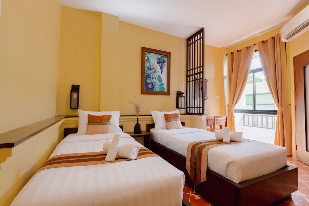 DELUXE, TWIN BEDS