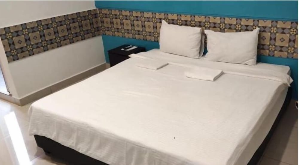 SUPERIOR, QUEEN BED