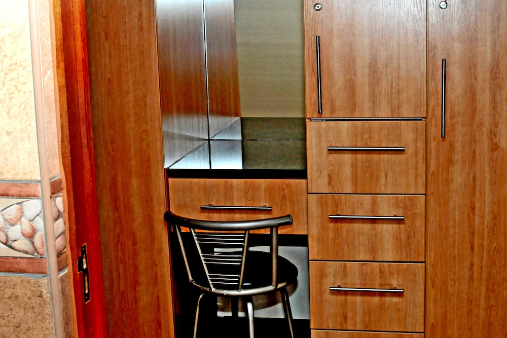 All Seasons Boutique Hotel 73/100