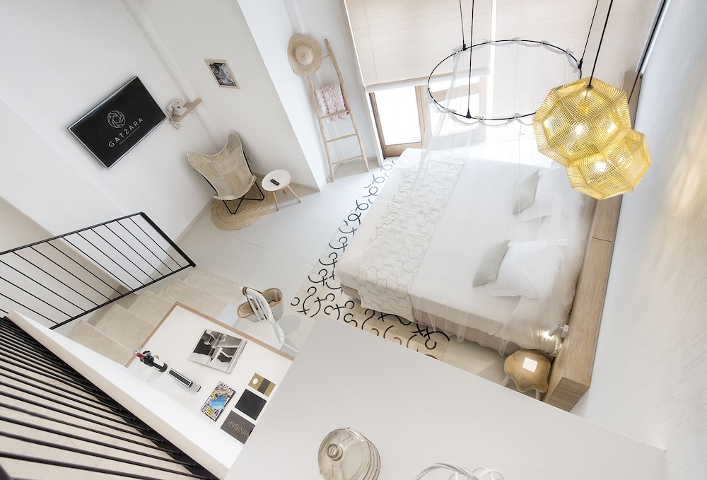 Gatzara Suites Santa Gertrudis 61/76