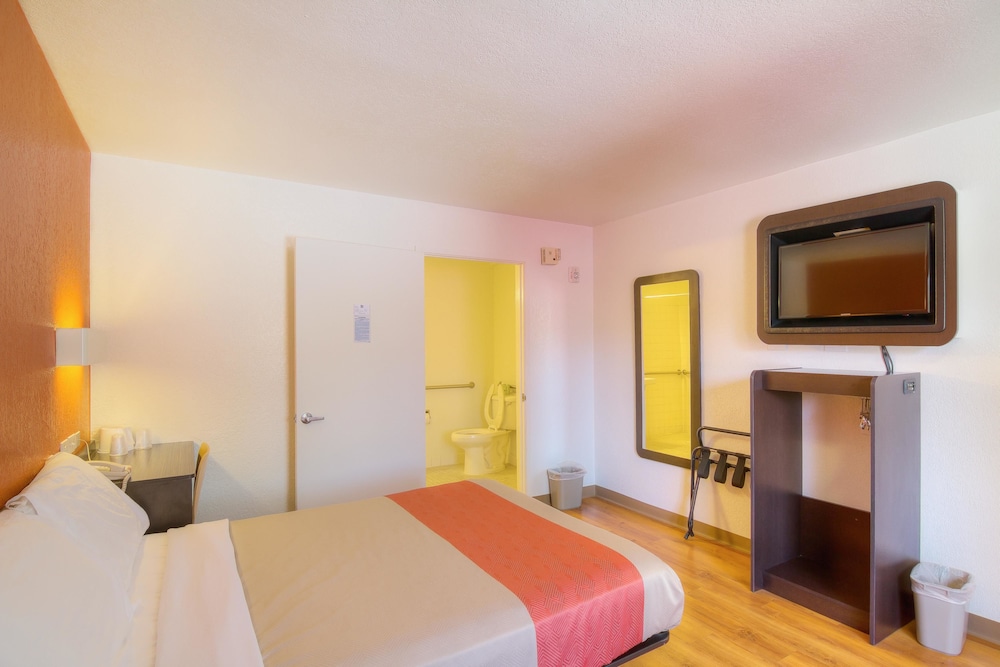 Motel6 Simi Valley, CA 22/50