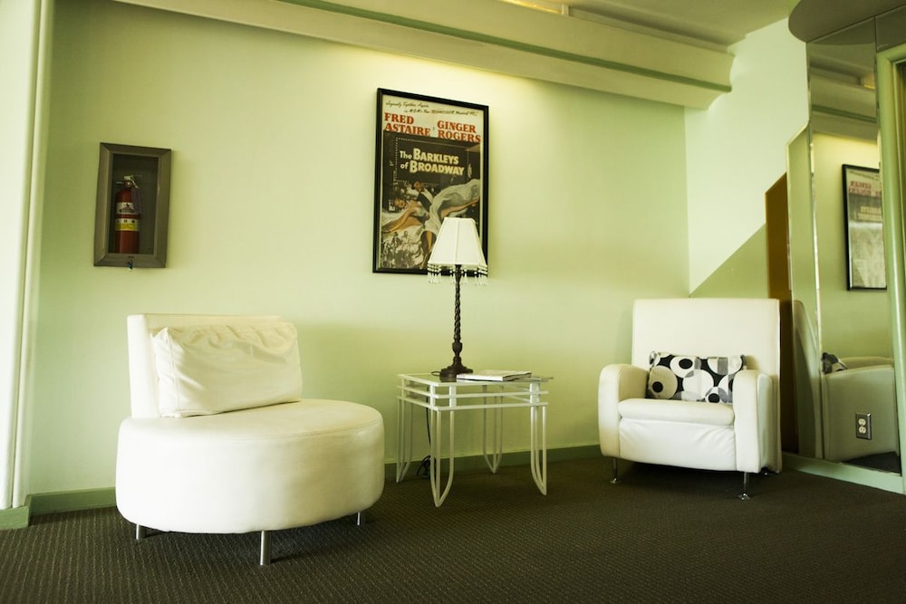 Hollywood Celebrity Hotel 33/47