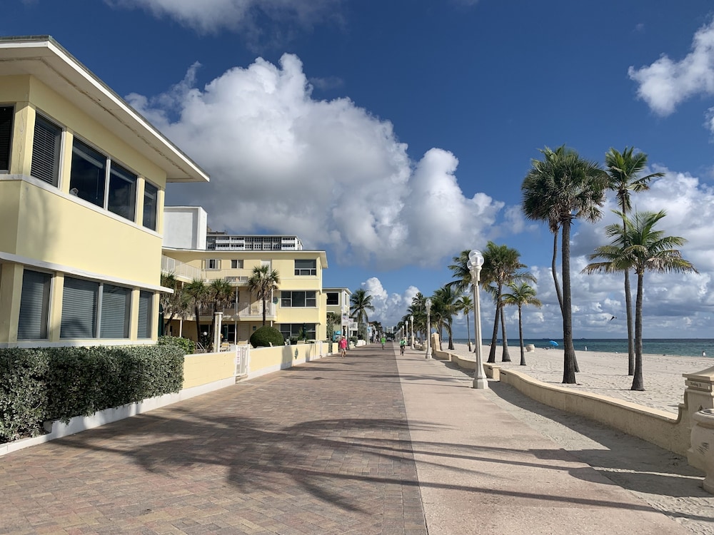 Tiana Beach Inn 37/48