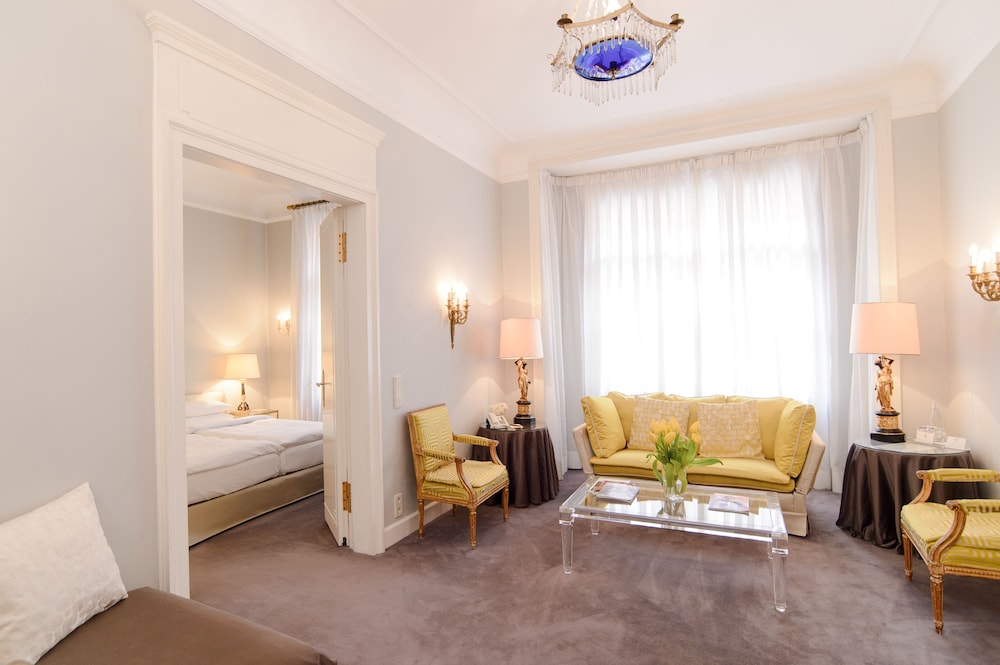 Opera Hotel 23/50