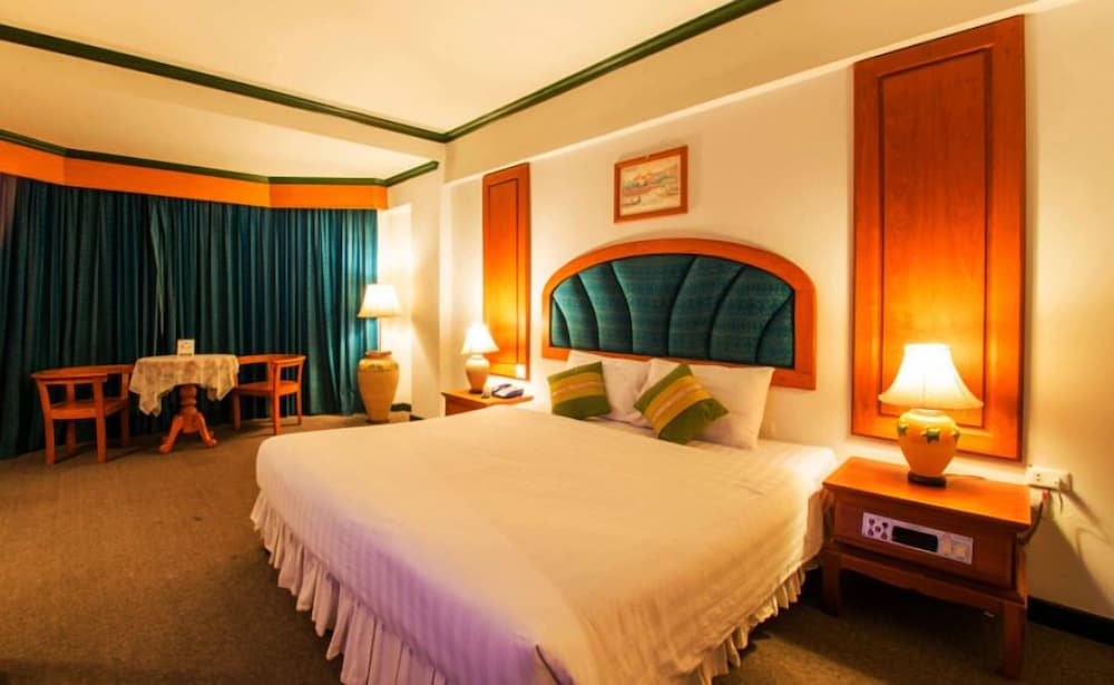 Thepnakorn Hotel 23/48