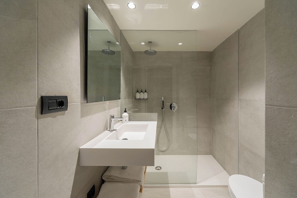 Hotel Distrito Oeste 48/50