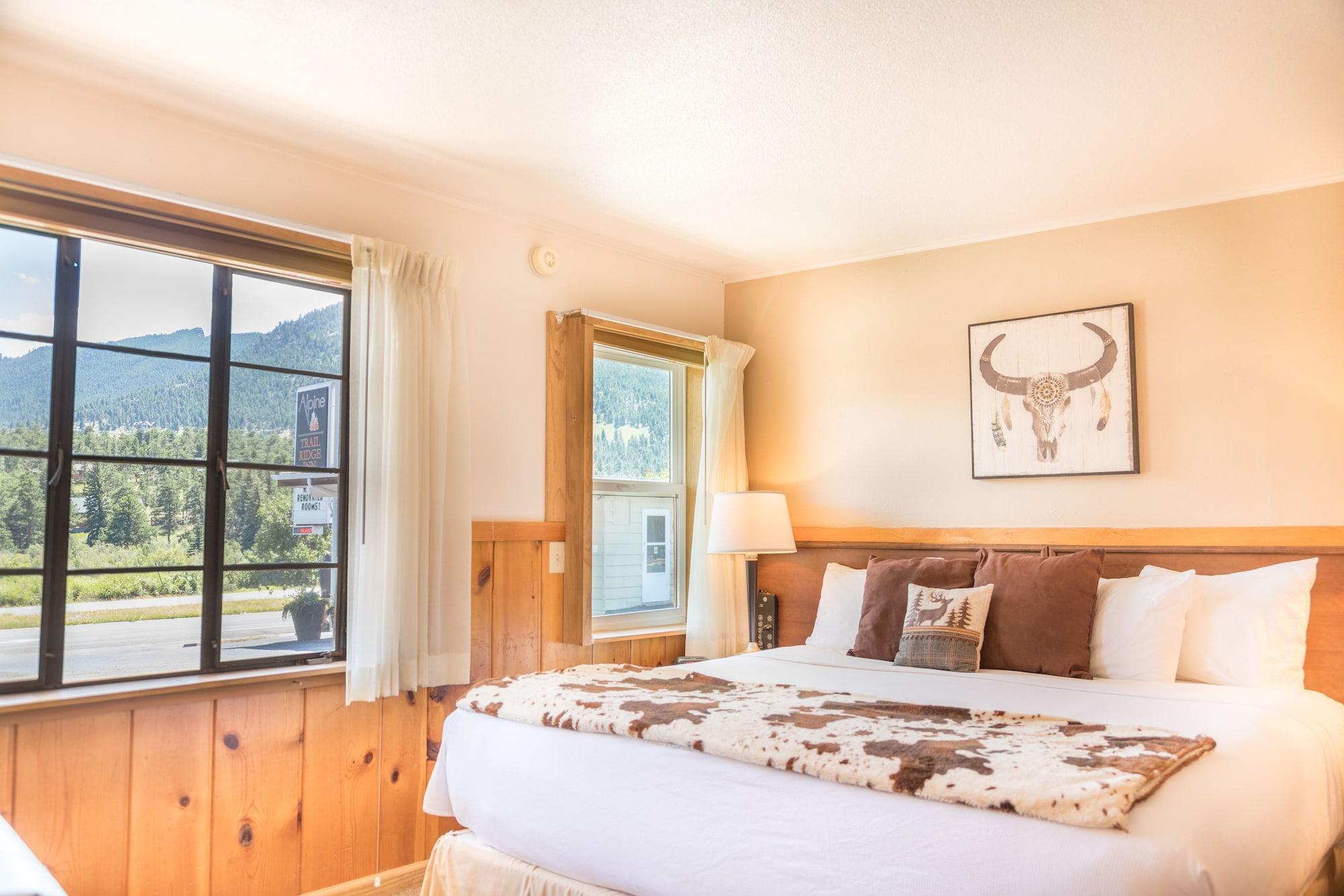 Suite, King Bed, Kitchen