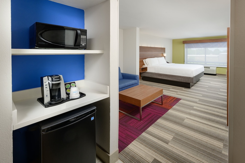 Holiday Inn Express Hotel & Suites Tullahoma 32/47
