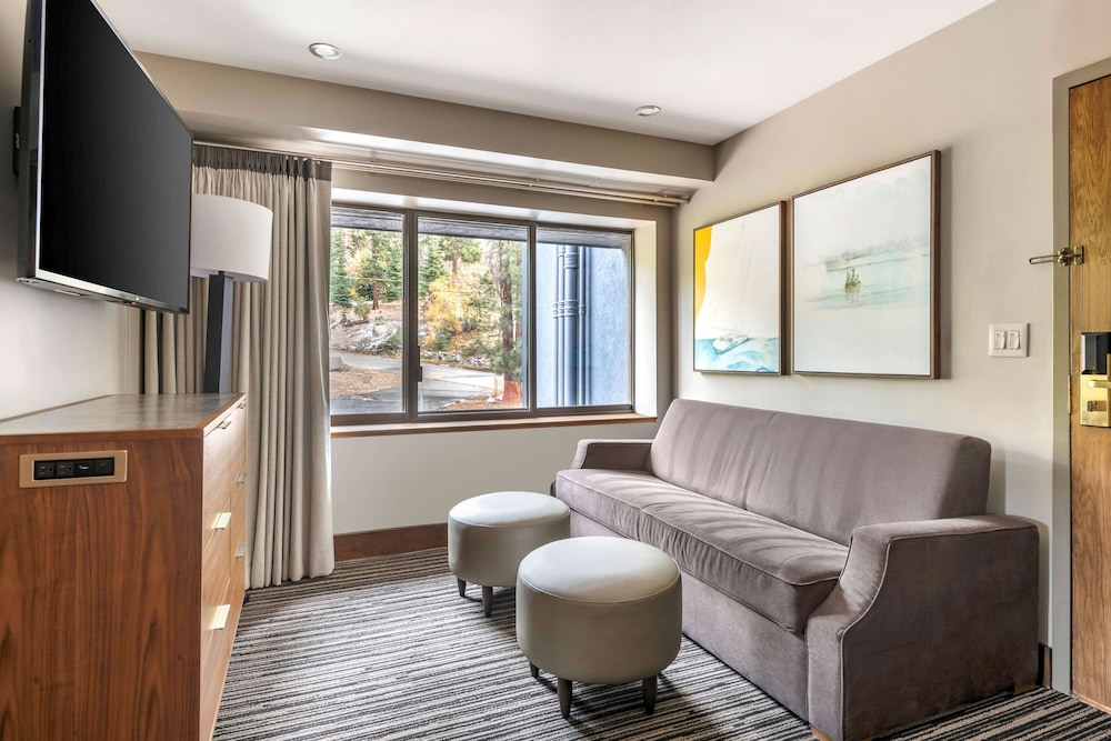 1 BEDROOM, SUITE, QUEEN BED, ACCESSIBLE