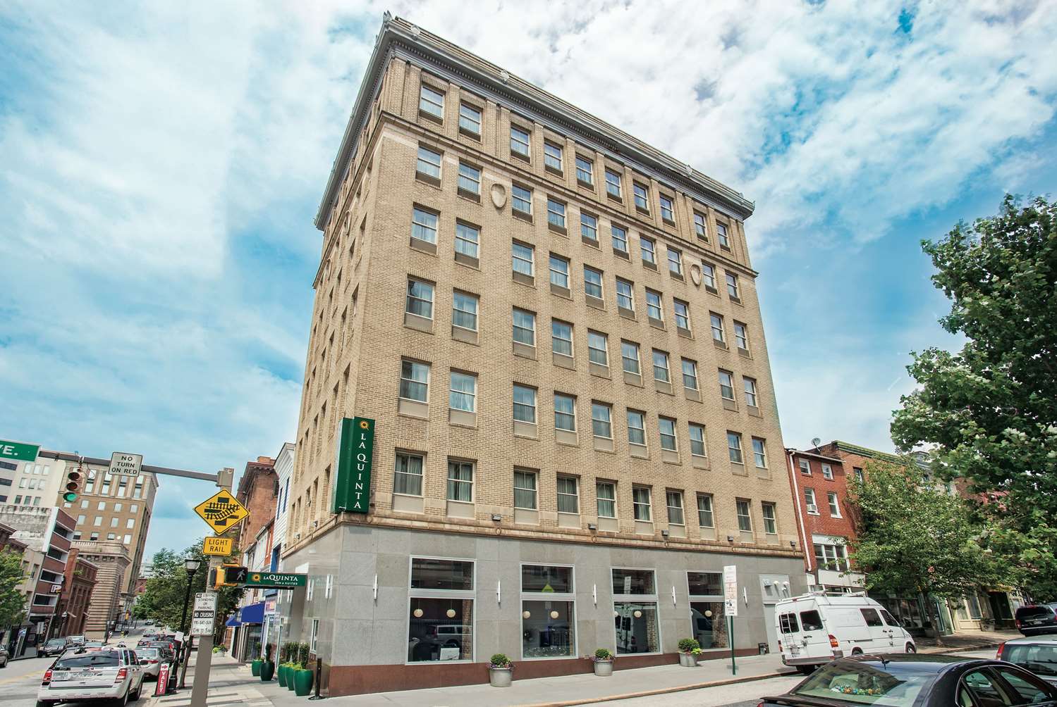 La Quinta Inn & Suites by Wyndham Baltimore Downtown 3/38