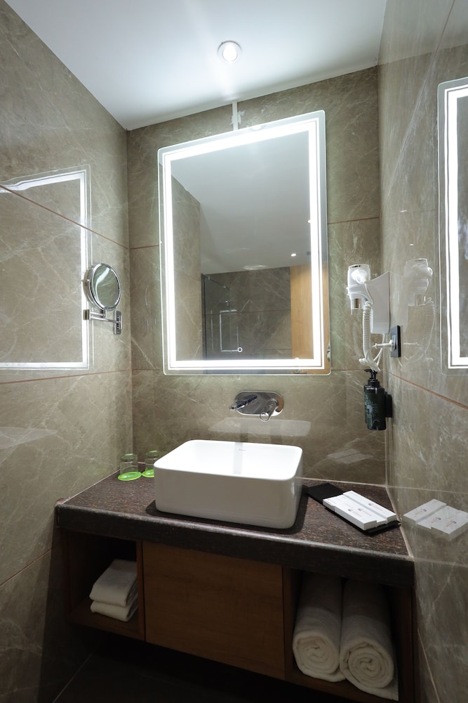 Ramada Encore by Wyndham Viramgam 53/58