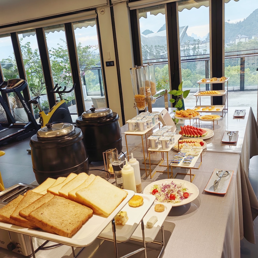Riverside Wing Hotel Guilin 25/50
