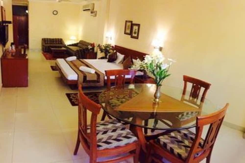 AIRPORT HOTEL. 45/56